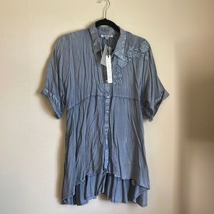 Solitaire Tops Solitaire Blouse in denim blue With Denim blue print, size small